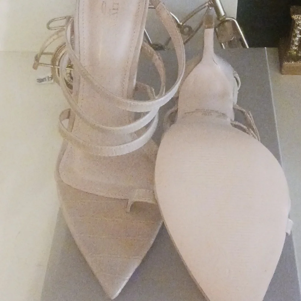 Elegant Beige Strappy Heels its new, never been worn! - Picture 4 of 5